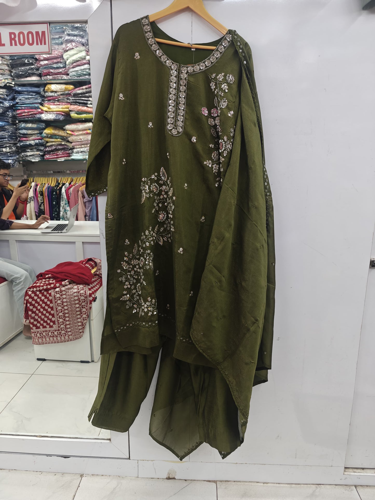 Handwork Suit 121