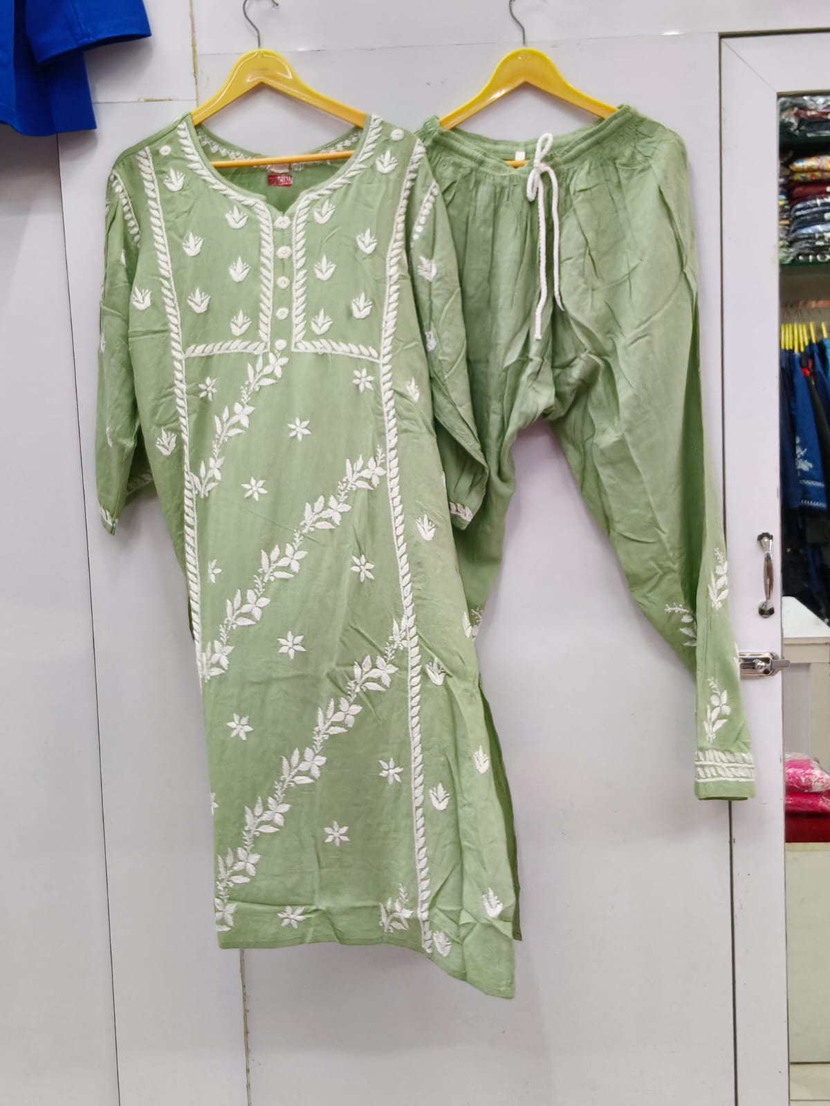 LAKHNAVI SUIT