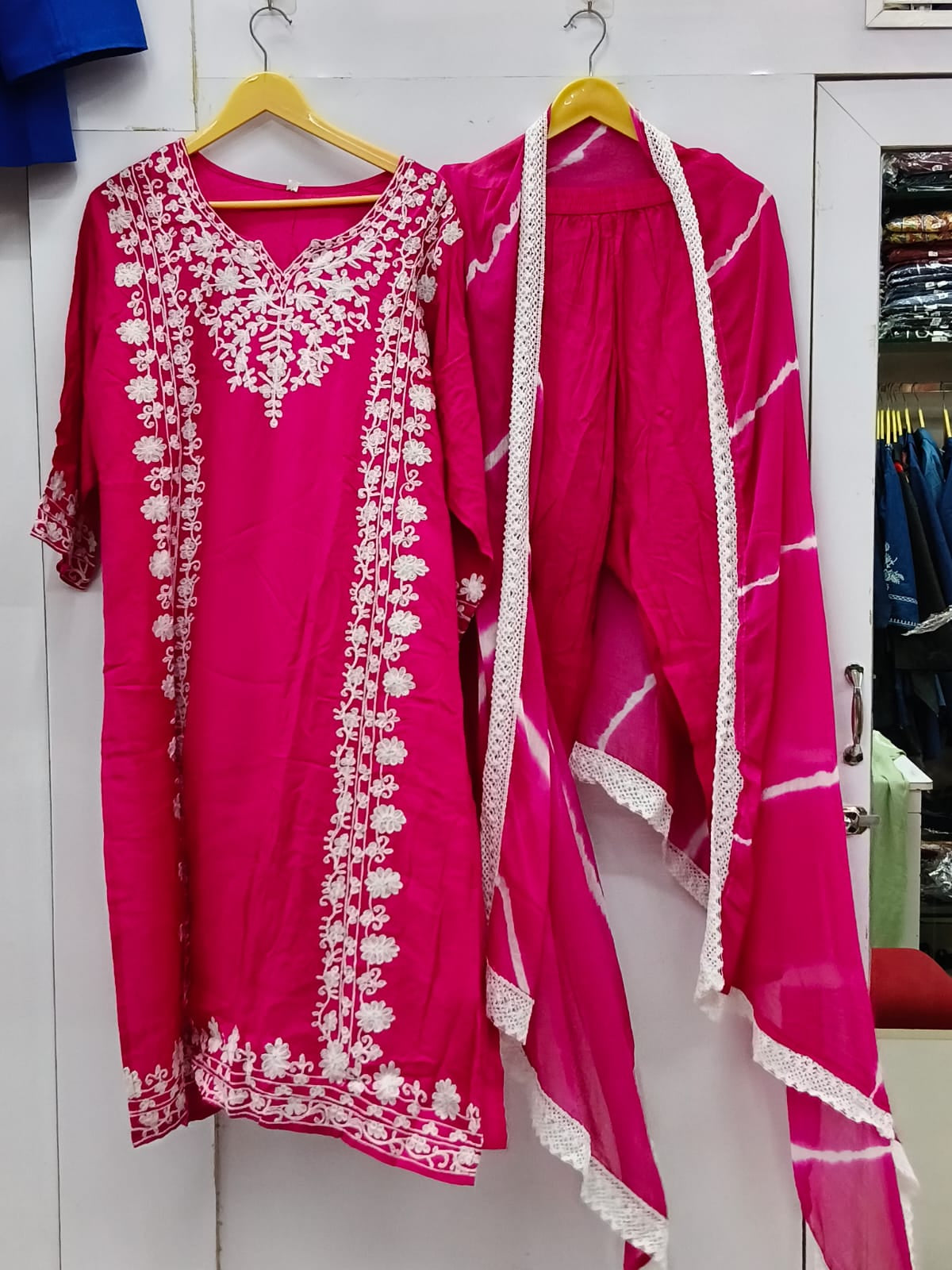 LAKHNAVI SUIT