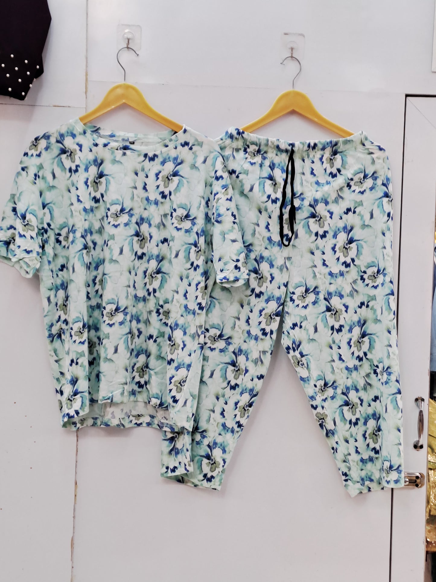 Weekend ease cropped lounge set