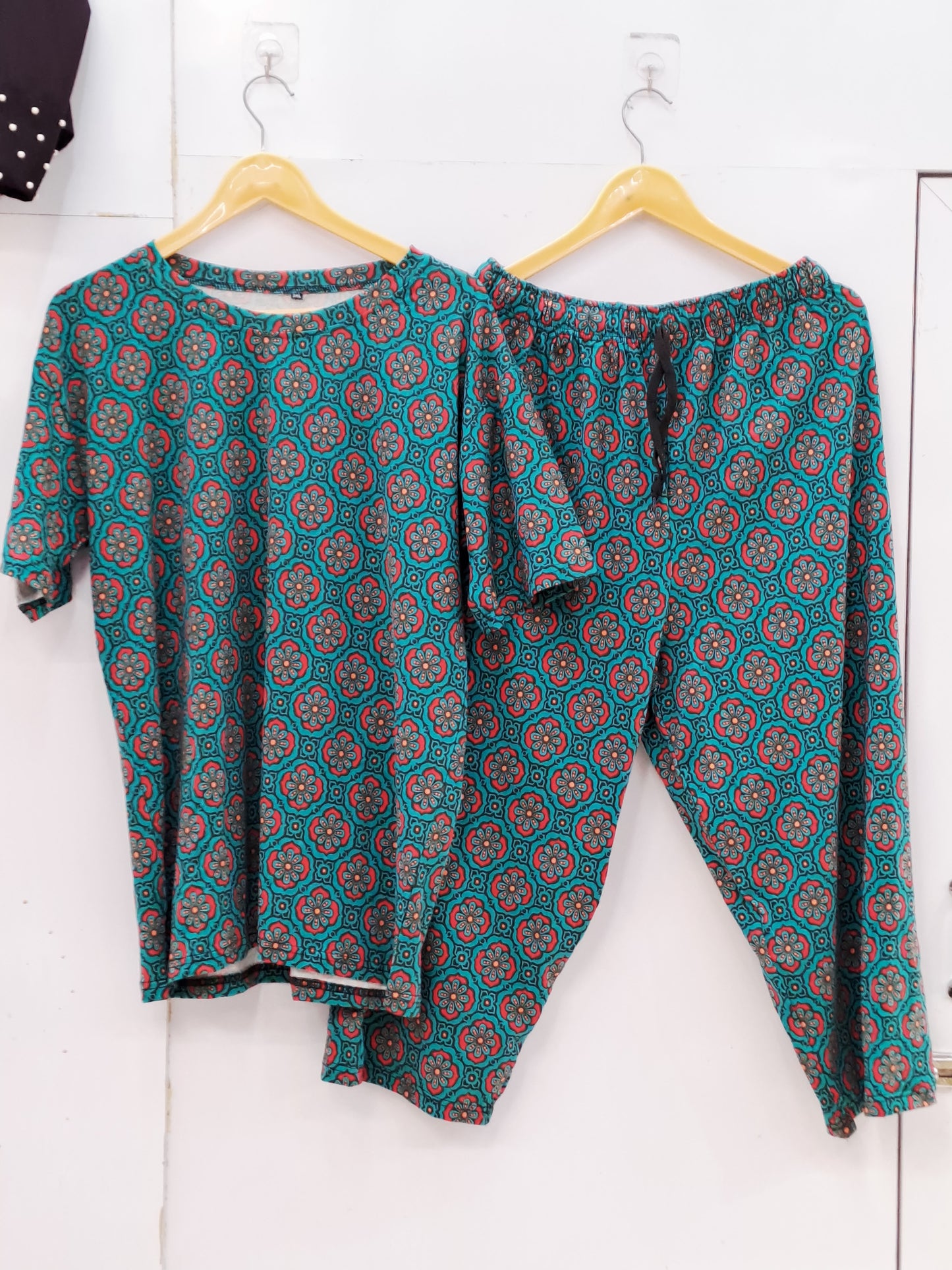 Weekend ease cropped lounge set
