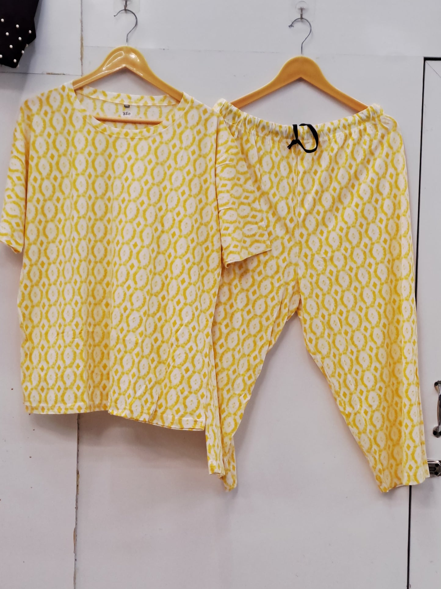 Weekend ease cropped lounge set