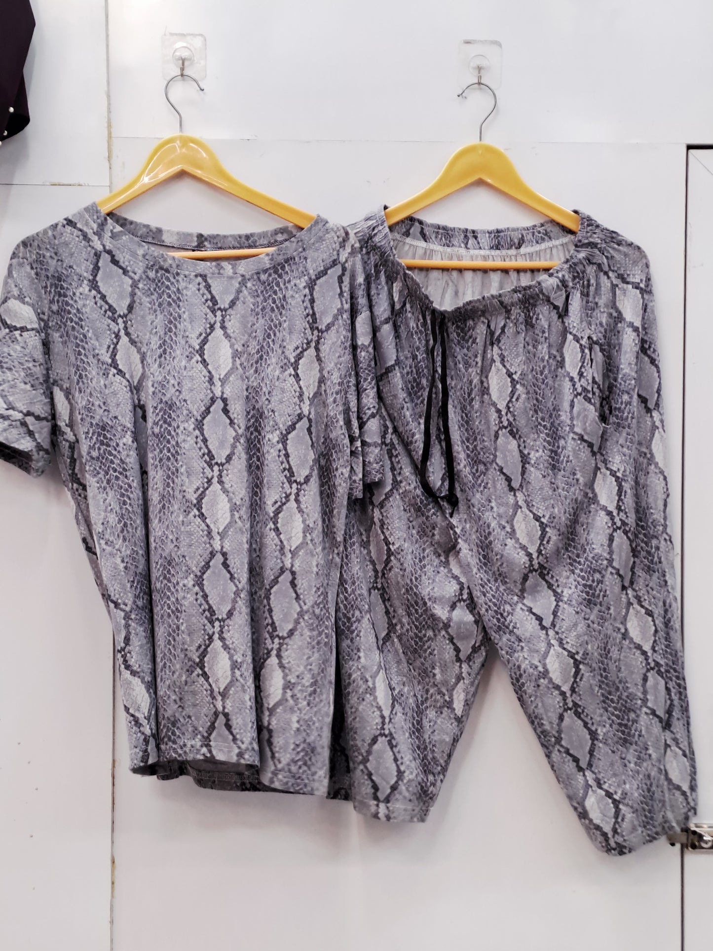 Weekend ease cropped lounge set