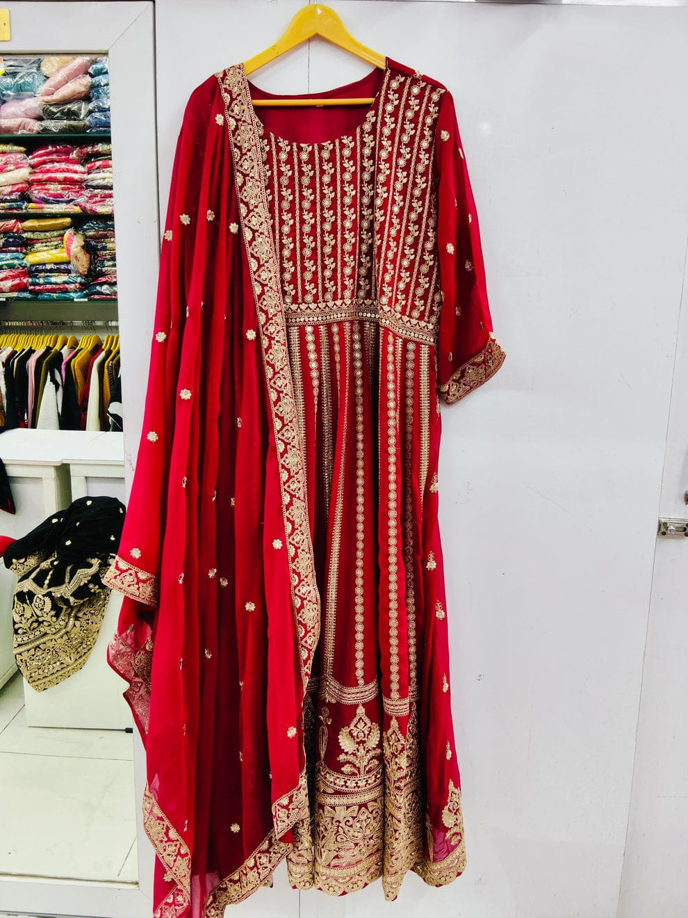 WEDDING GOWN