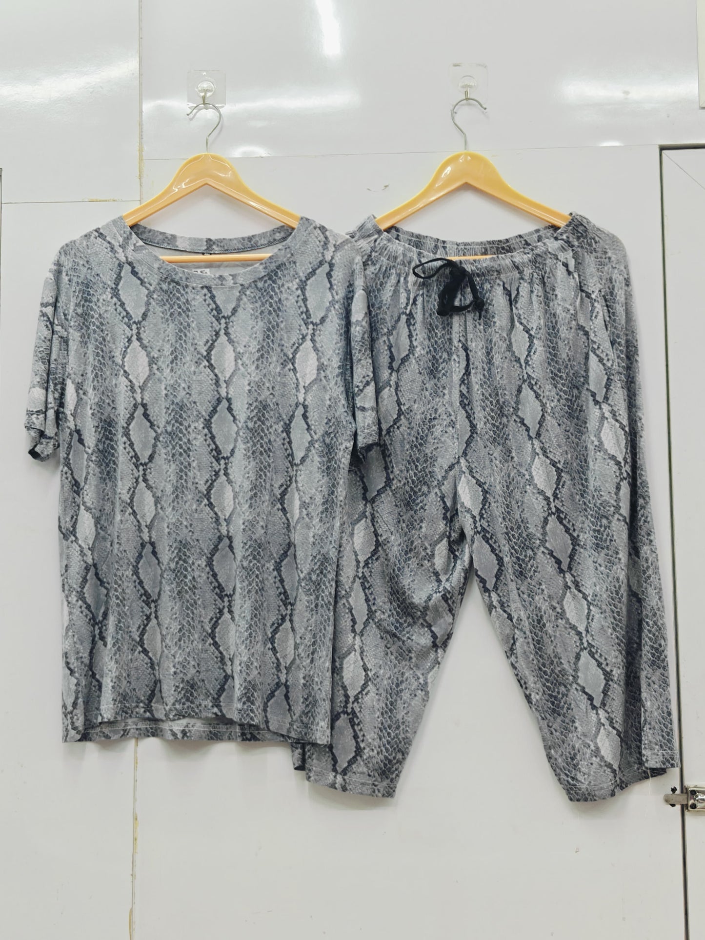 Weekend ease cropped lounge set