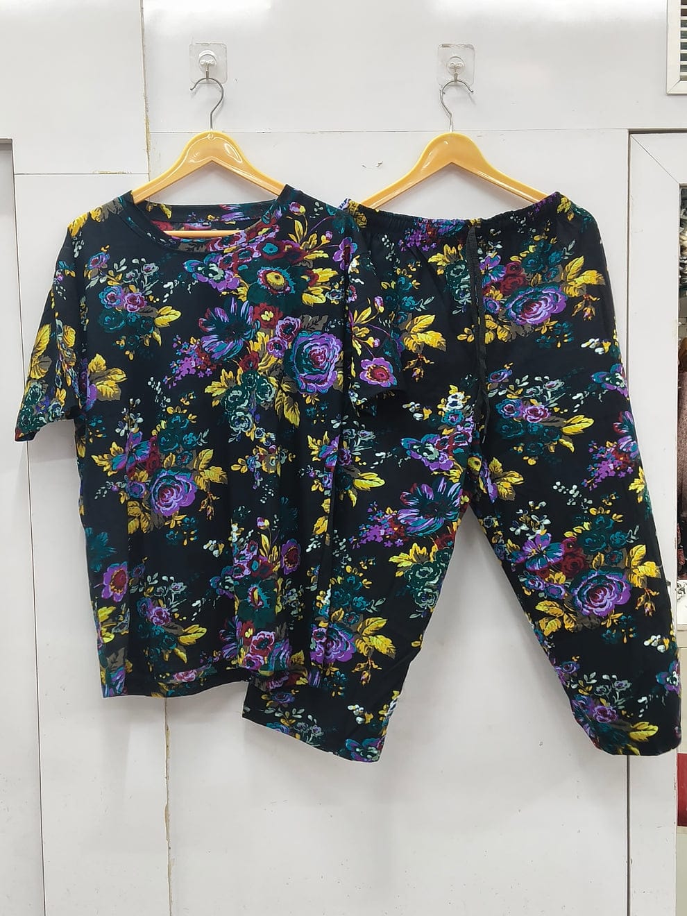 Weekend ease cropped lounge set