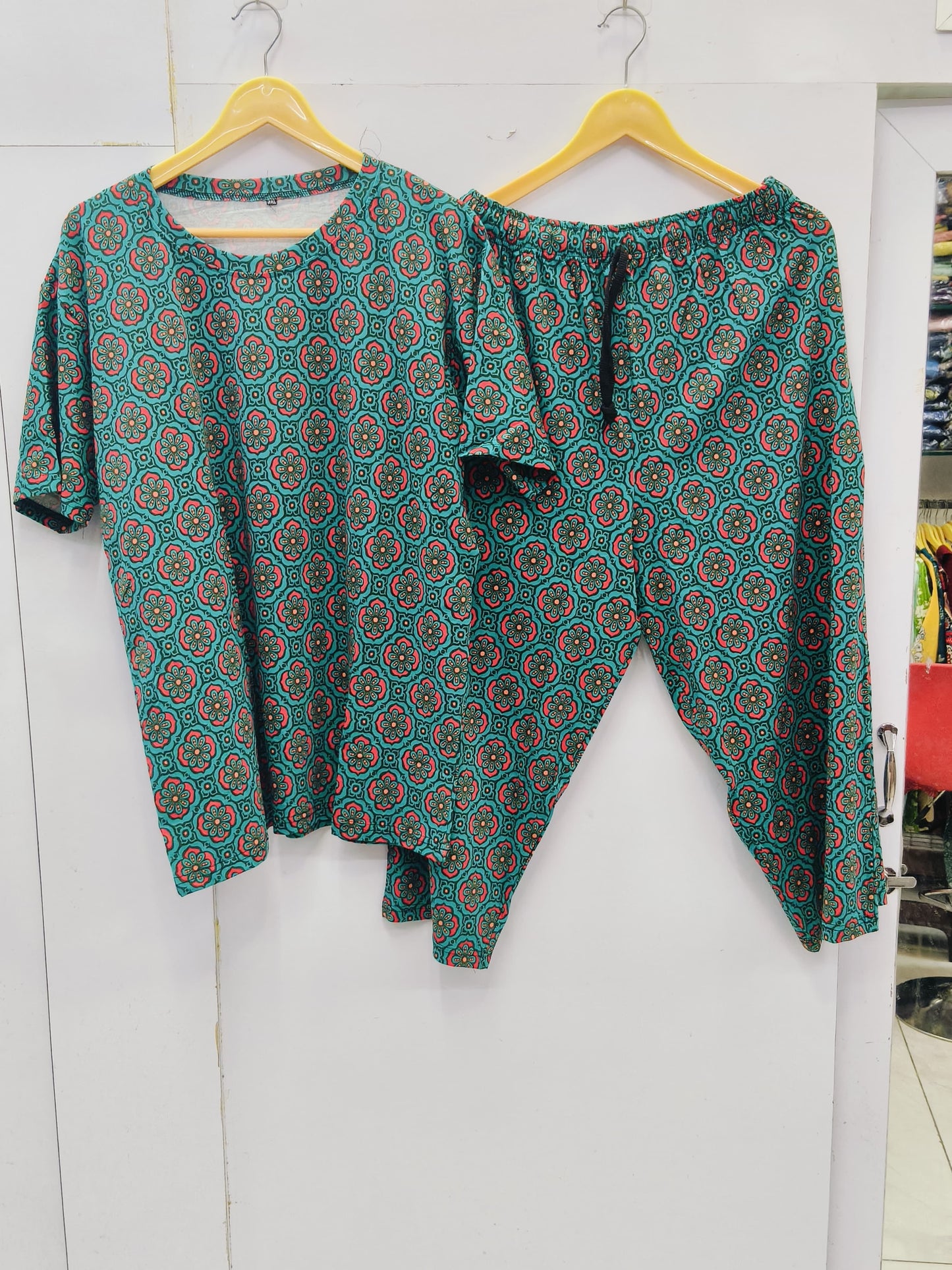 Weekend ease cropped lounge set