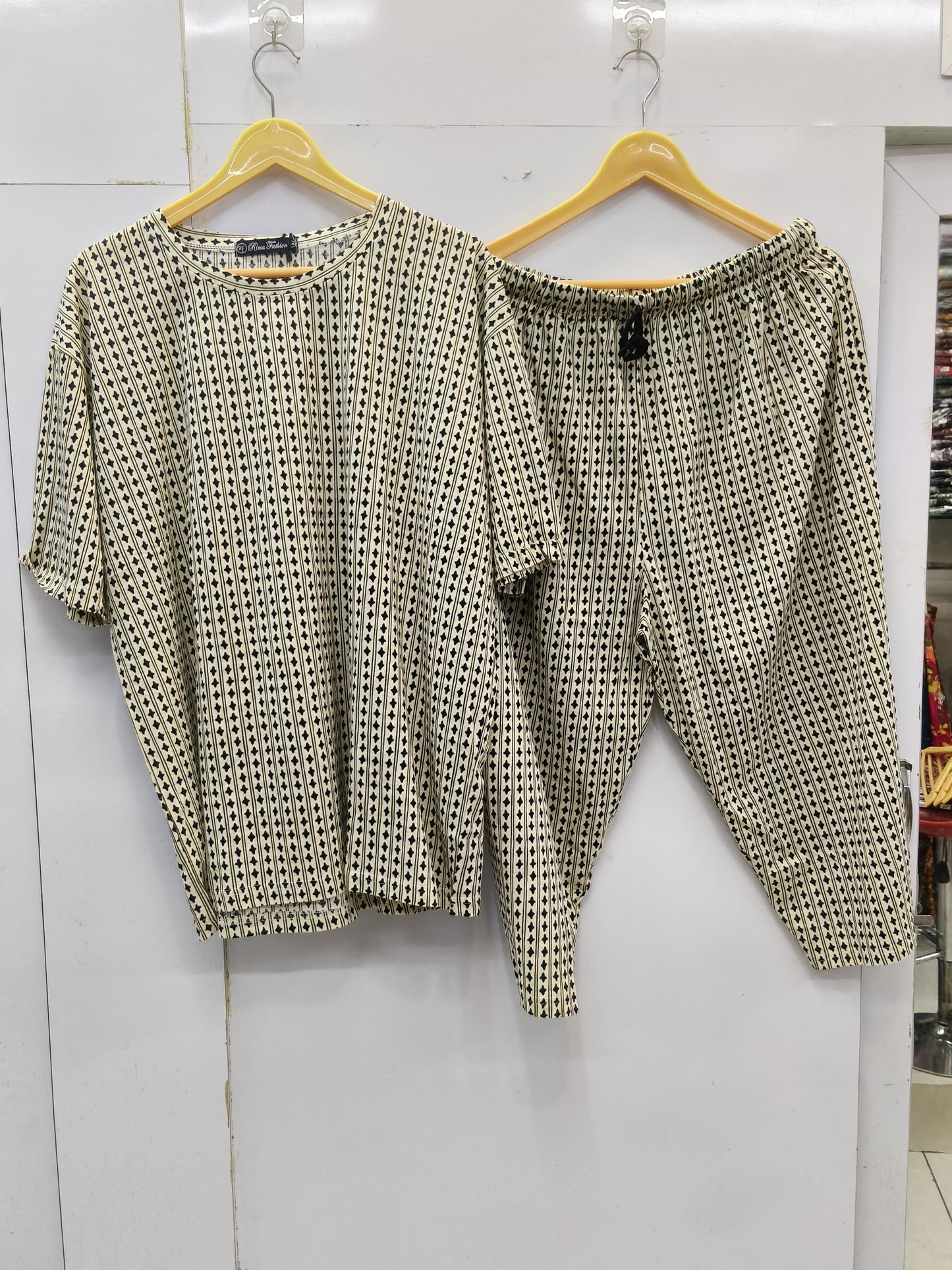 Weekend ease cropped lounge set