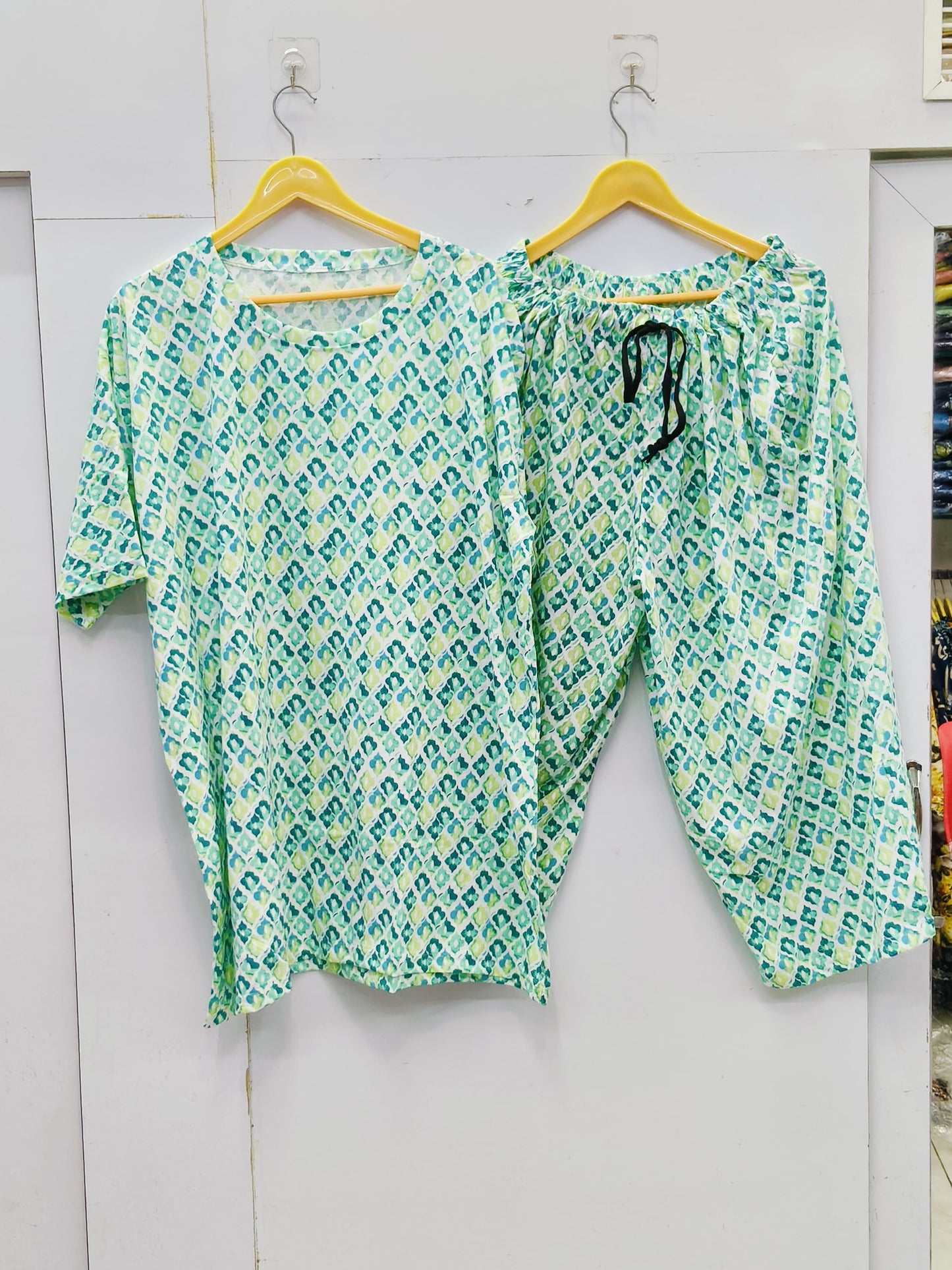 Weekend ease cropped lounge set