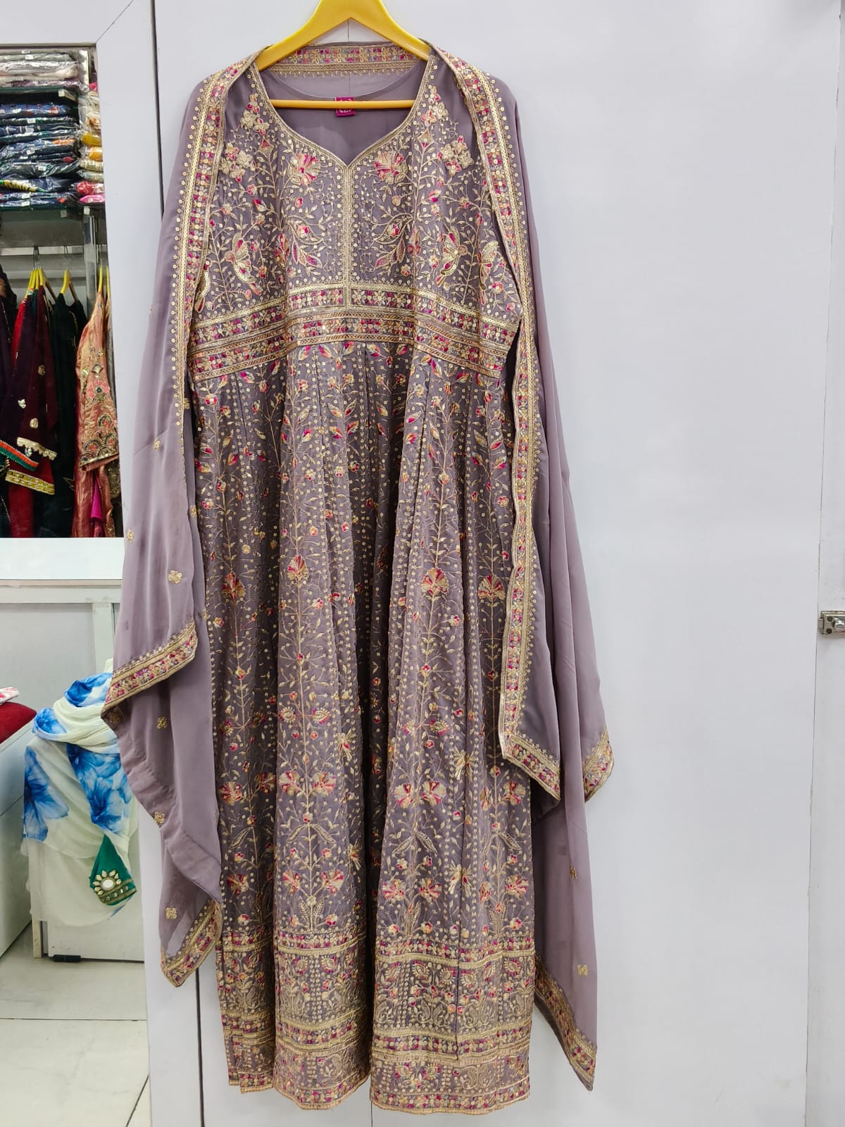 WEDDING GOWN