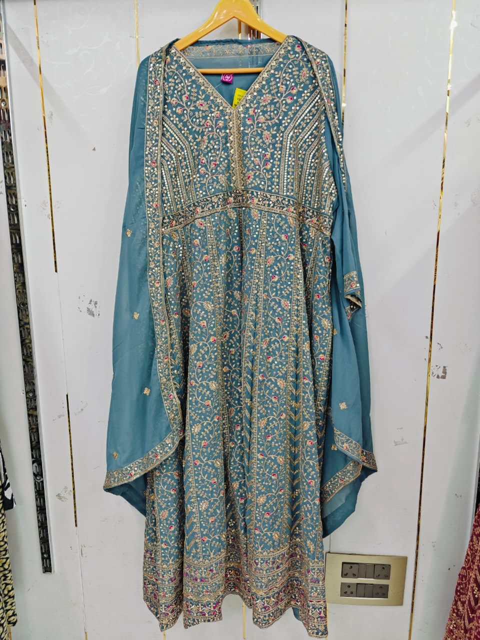 WEDDING GOWN