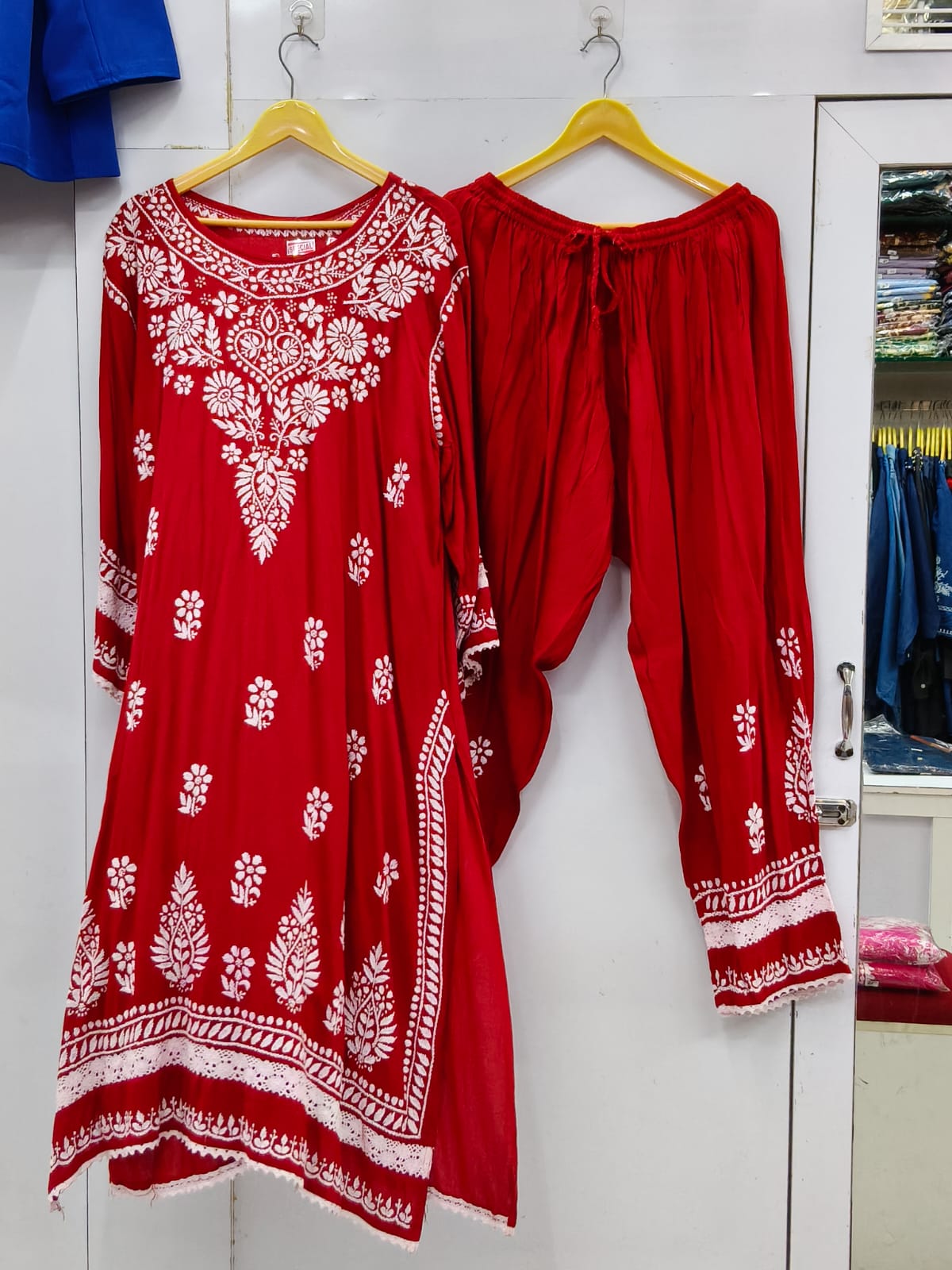LAKHNAVI SUIT