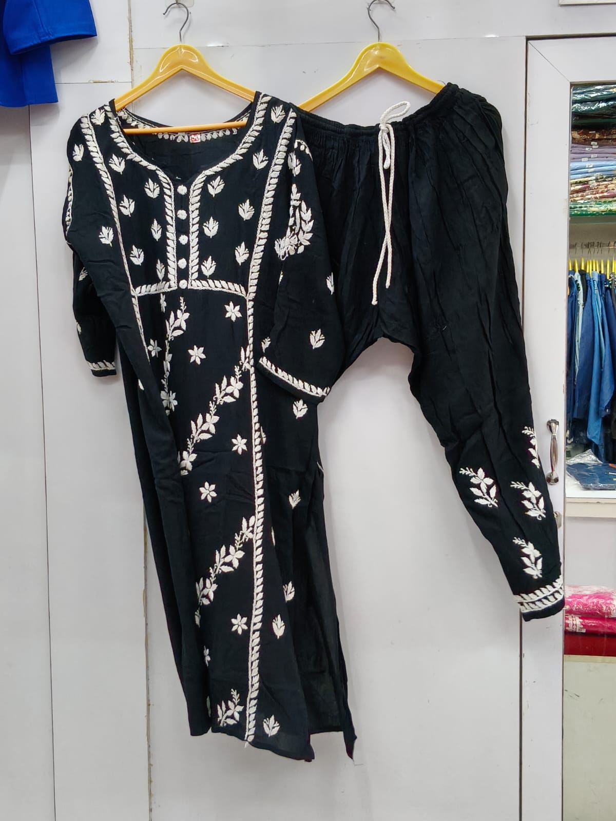 LAKHNAVI SUIT