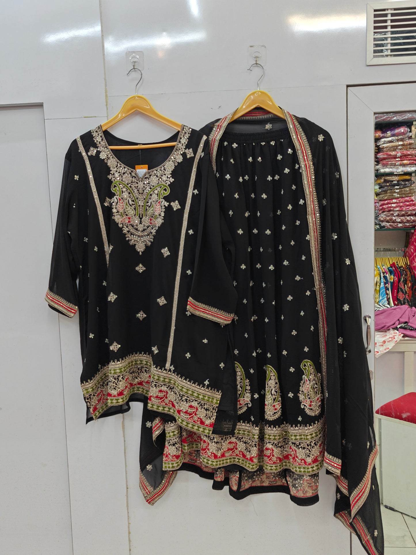 LEHANGA SUIT 28