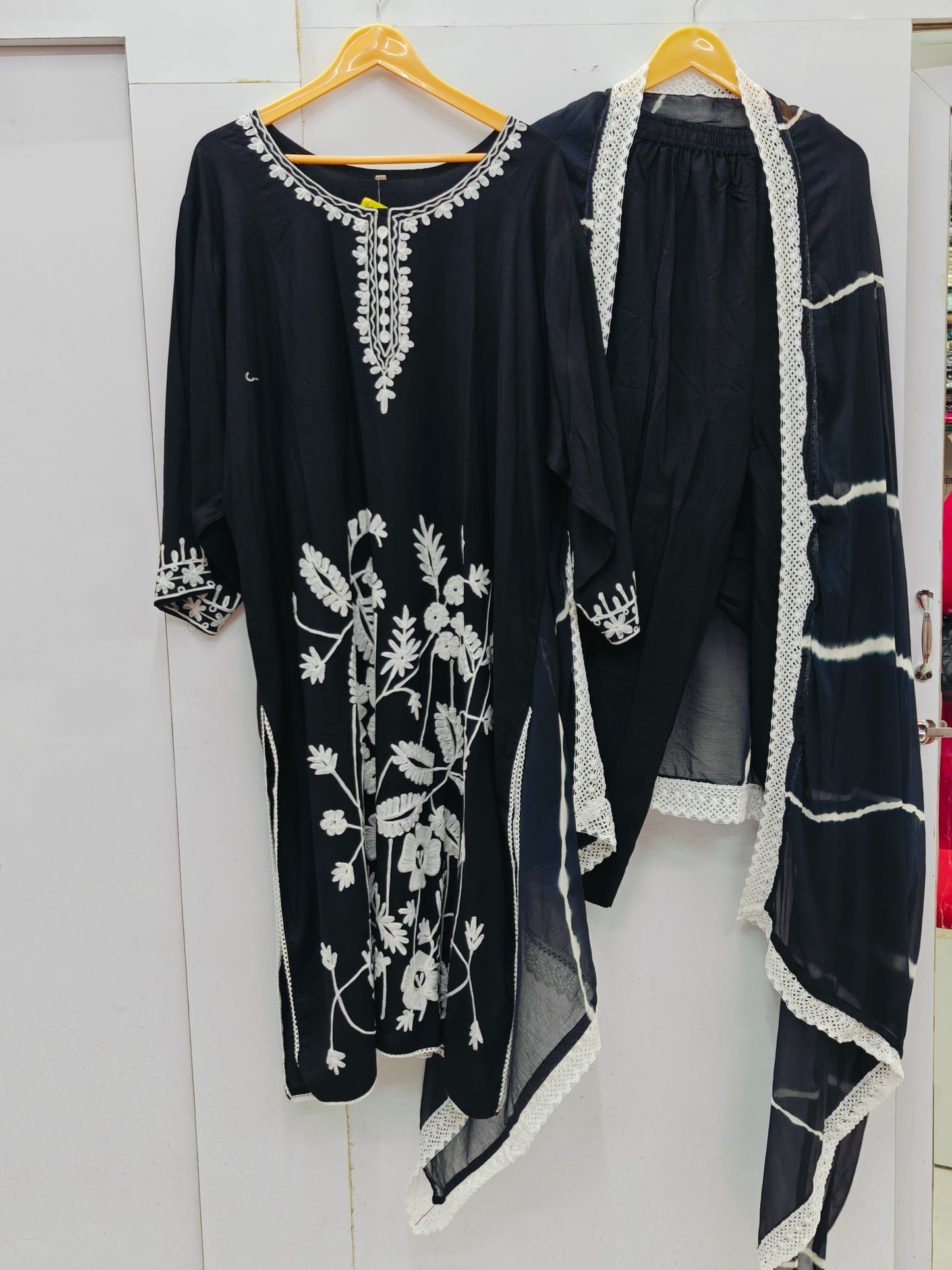 LAKHNAVI SUIT 10
