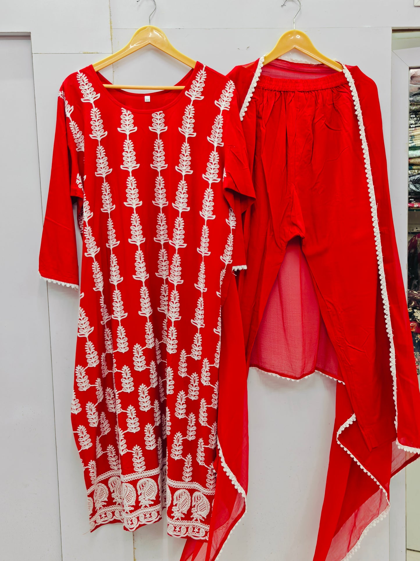 LAKHNAVI SUIT 15