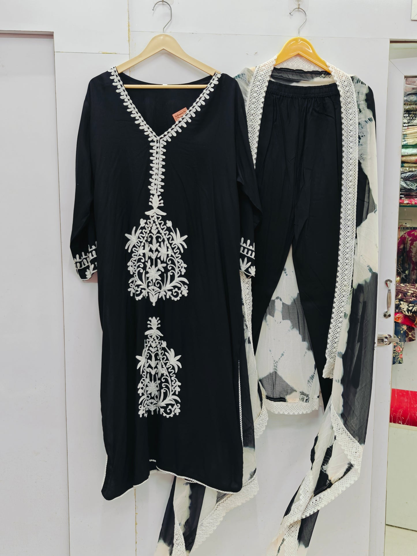 LAKHNAVI SUIT 9