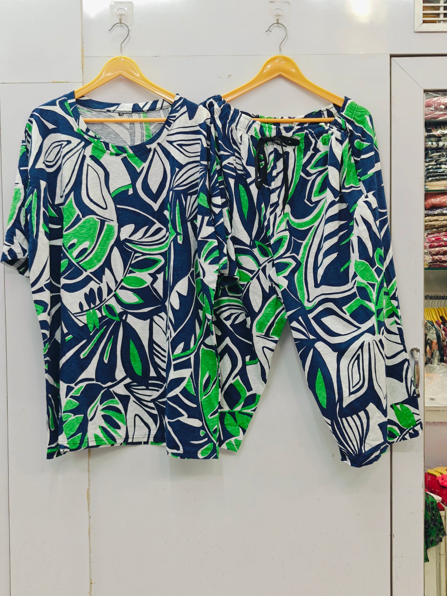 Weekend ease cropped lounge set