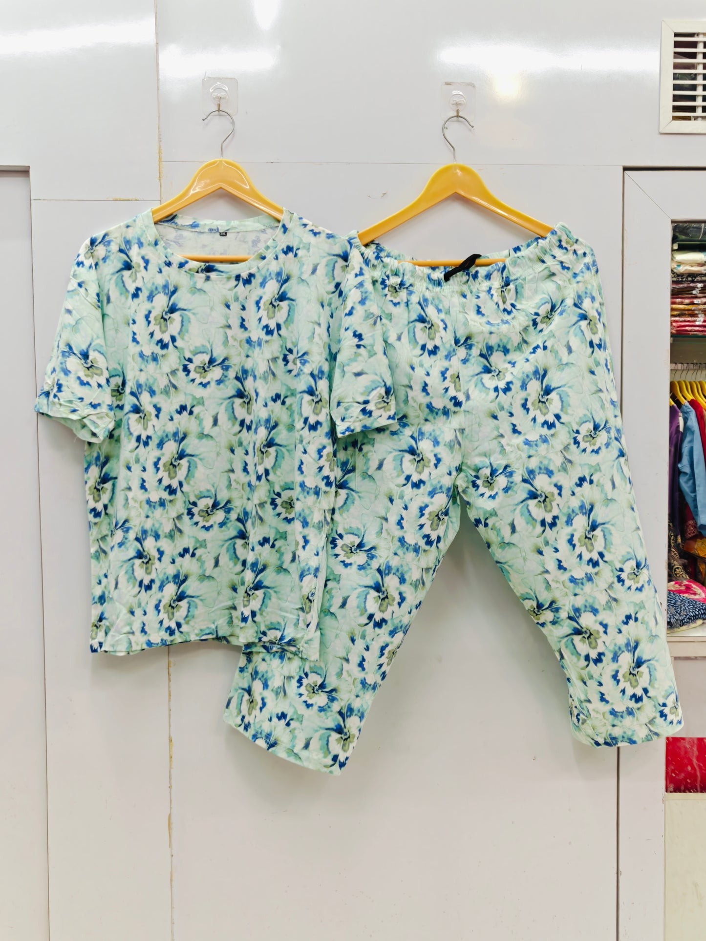 Weekend ease cropped lounge set