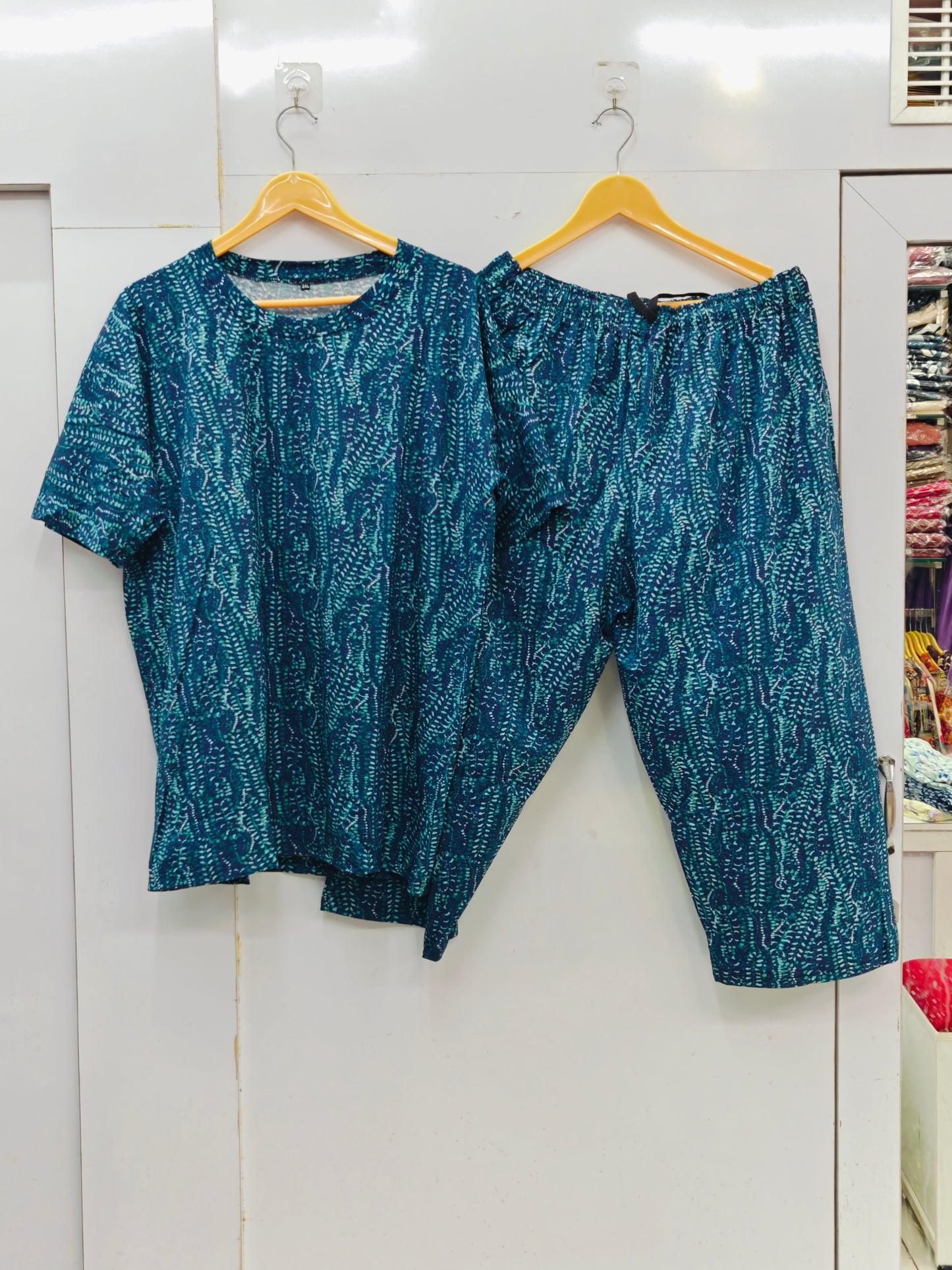 Weekend ease cropped lounge set