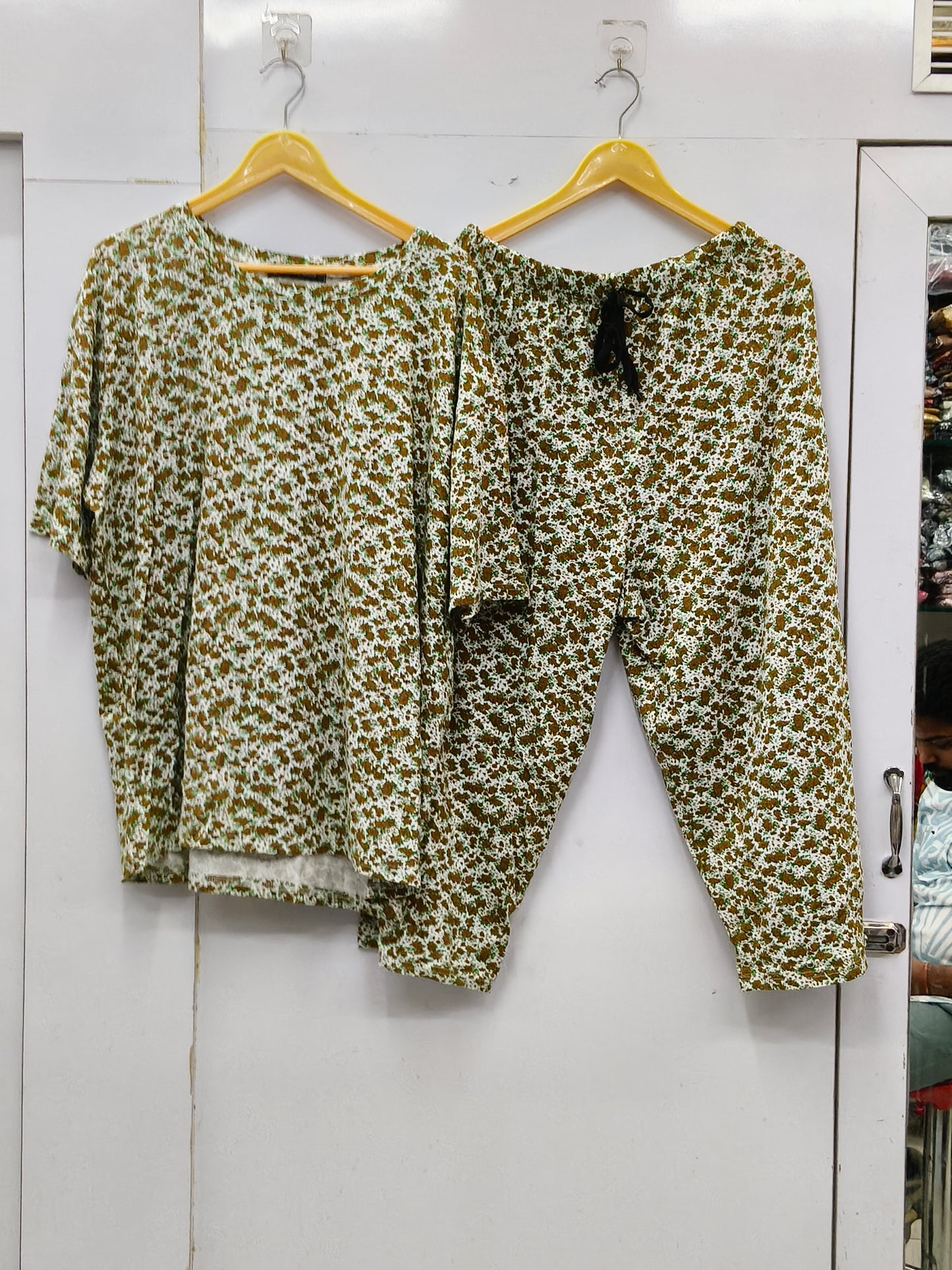 Weekend ease cropped lounge set