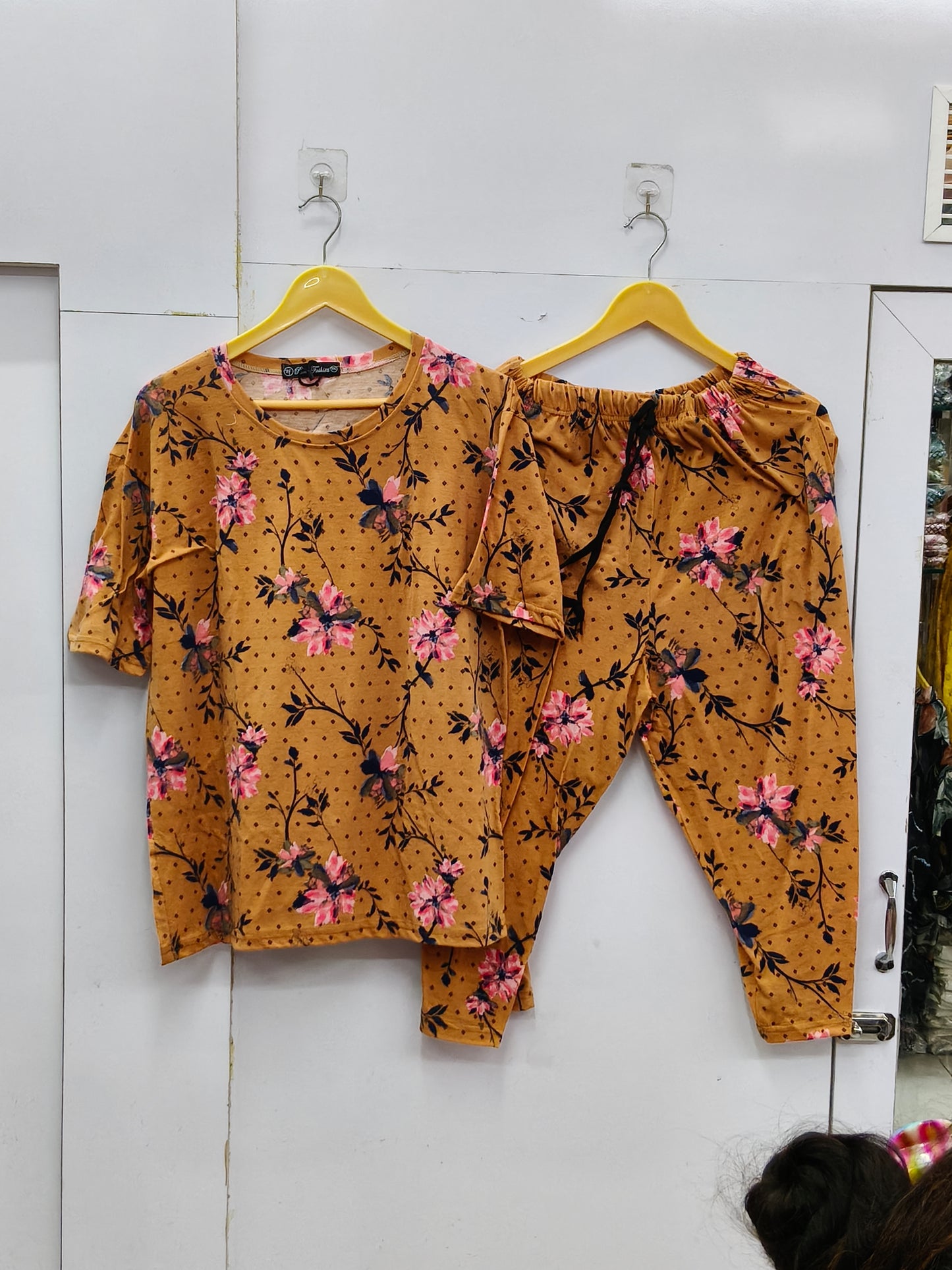 Weekend ease cropped lounge set