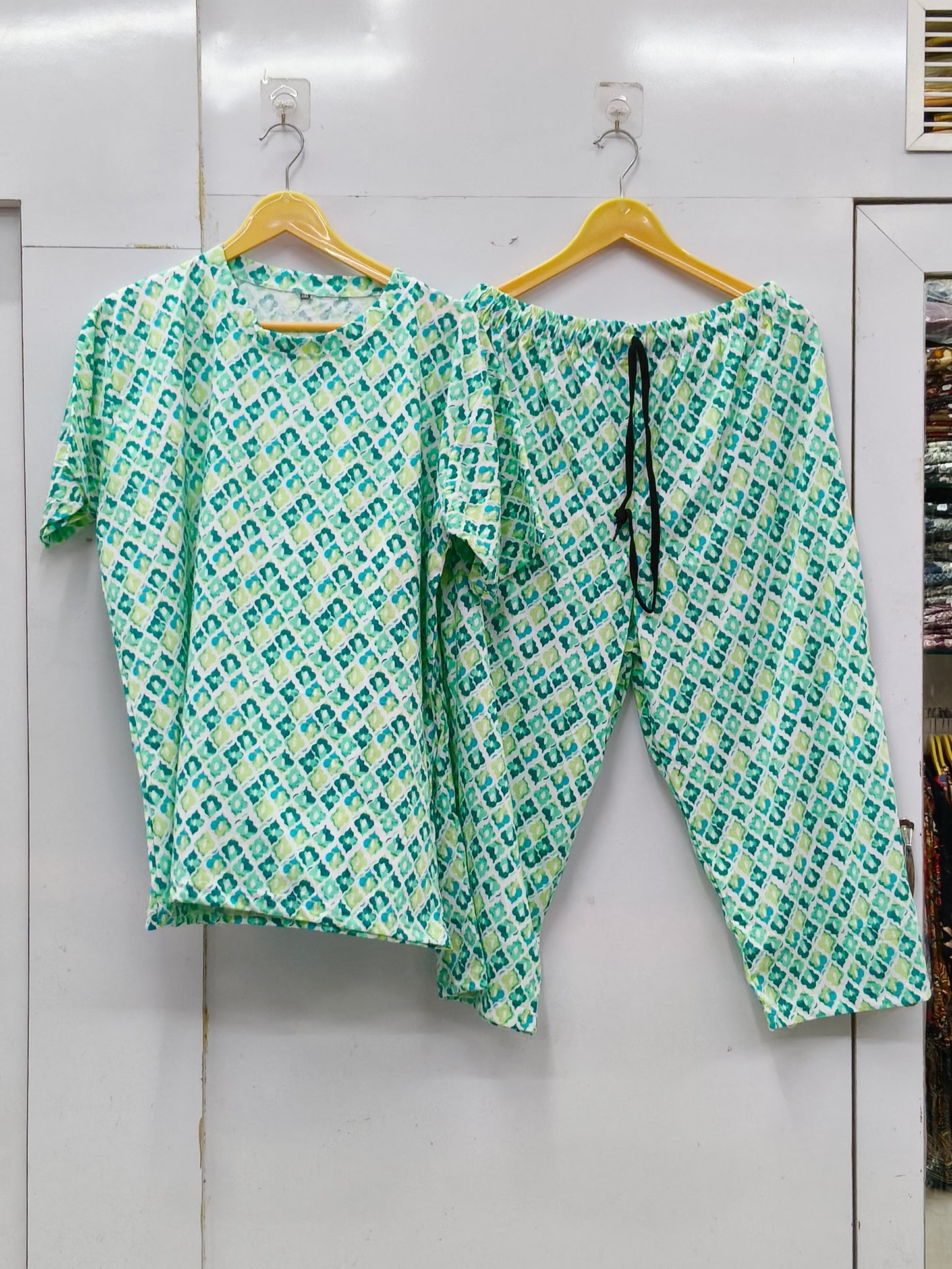 Weekend ease cropped lounge set