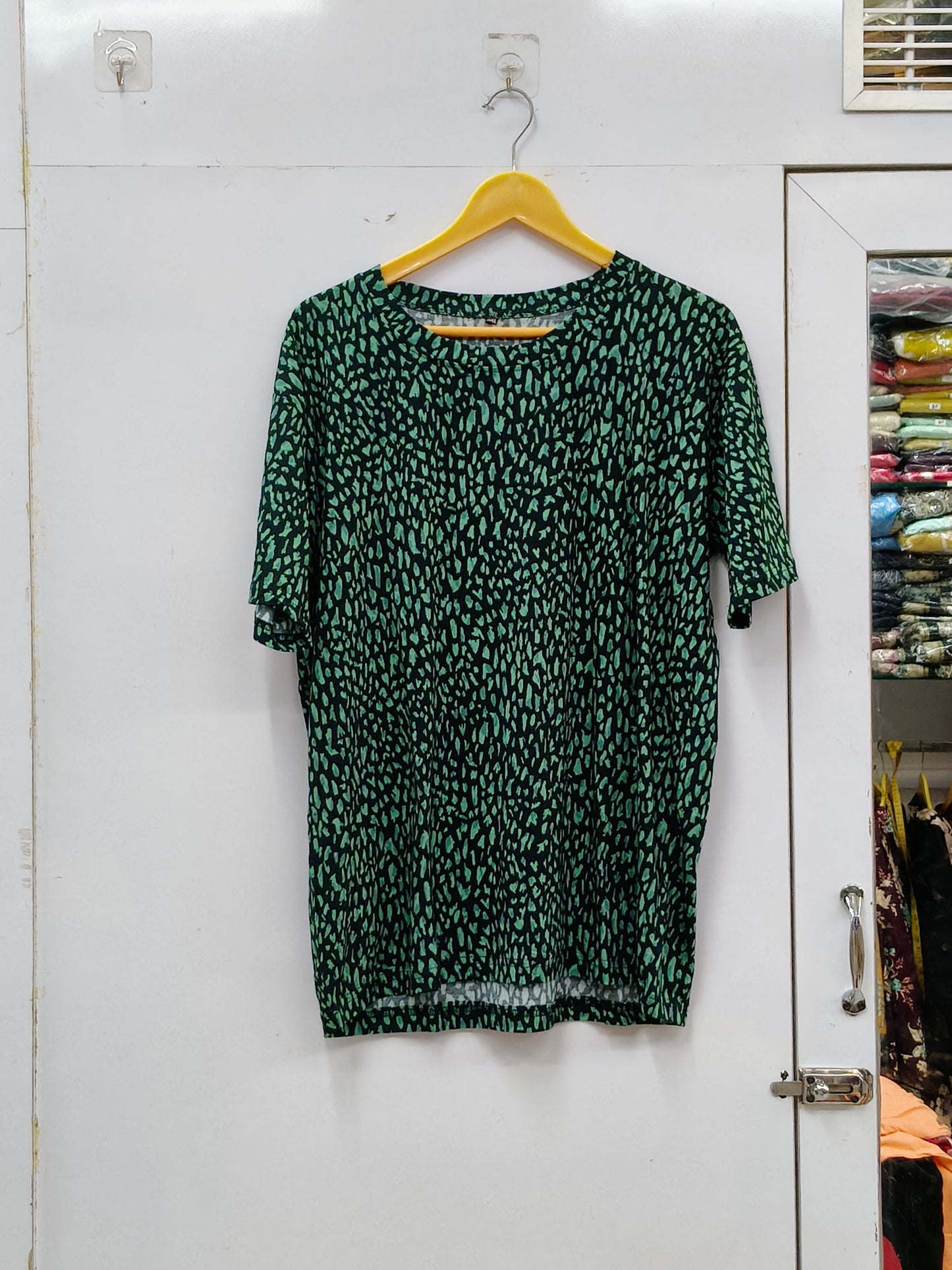 Everyday essential classic crewneck tee