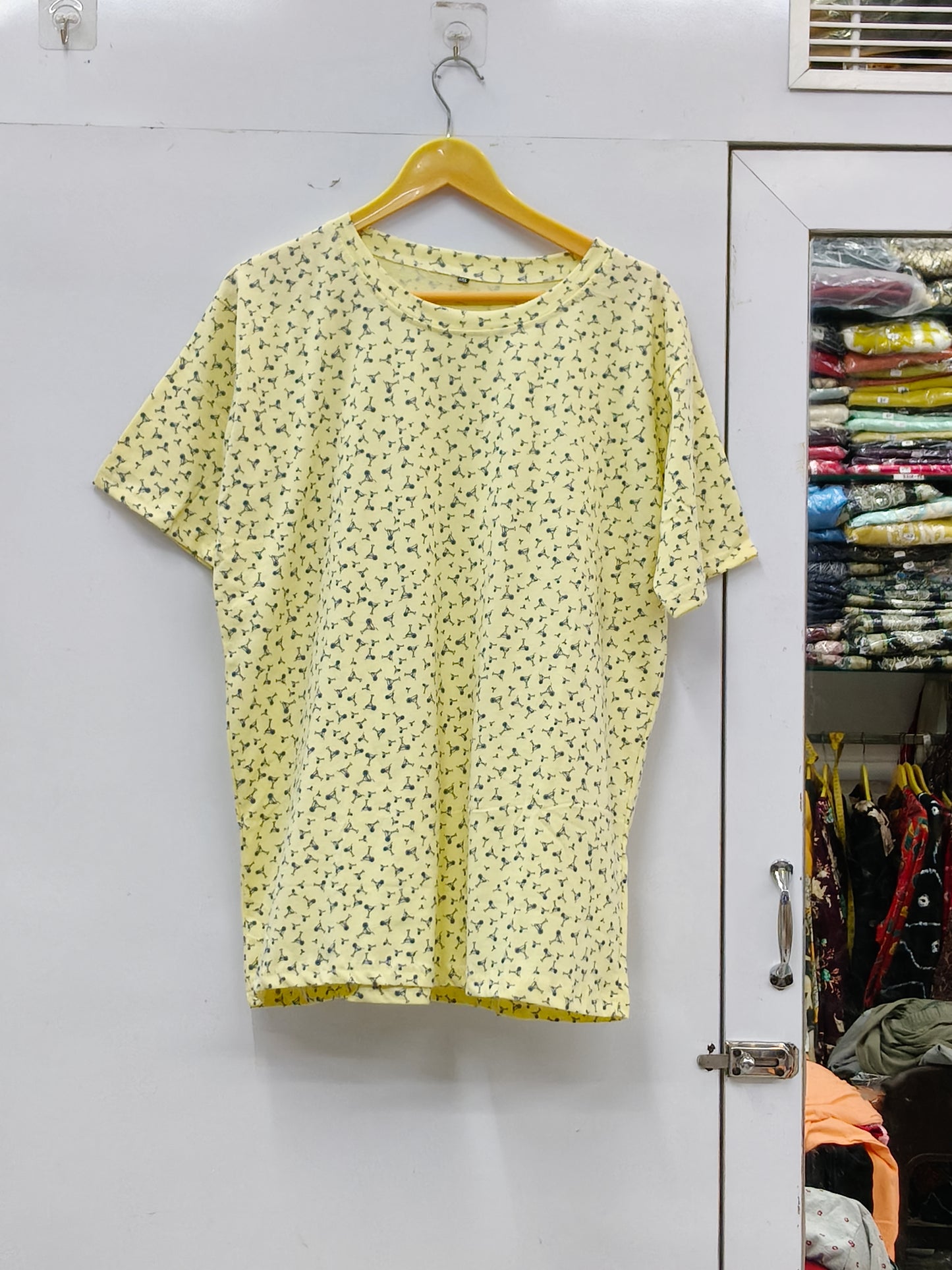 Everyday essential classic crewneck tee
