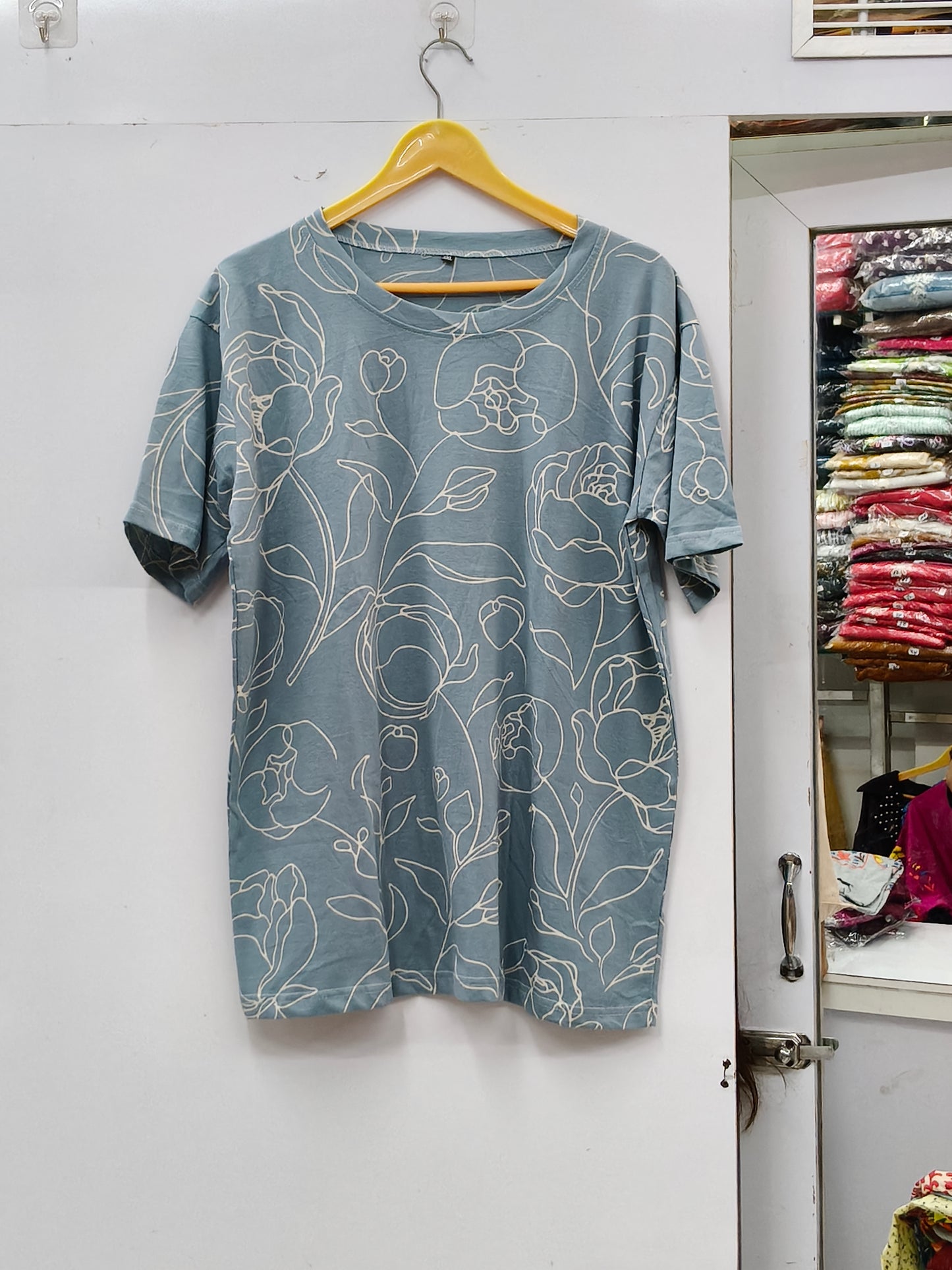 Everyday essential classic crewneck tee