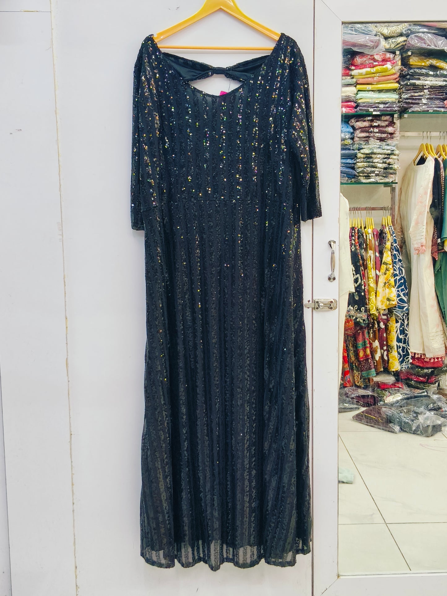 DRESS