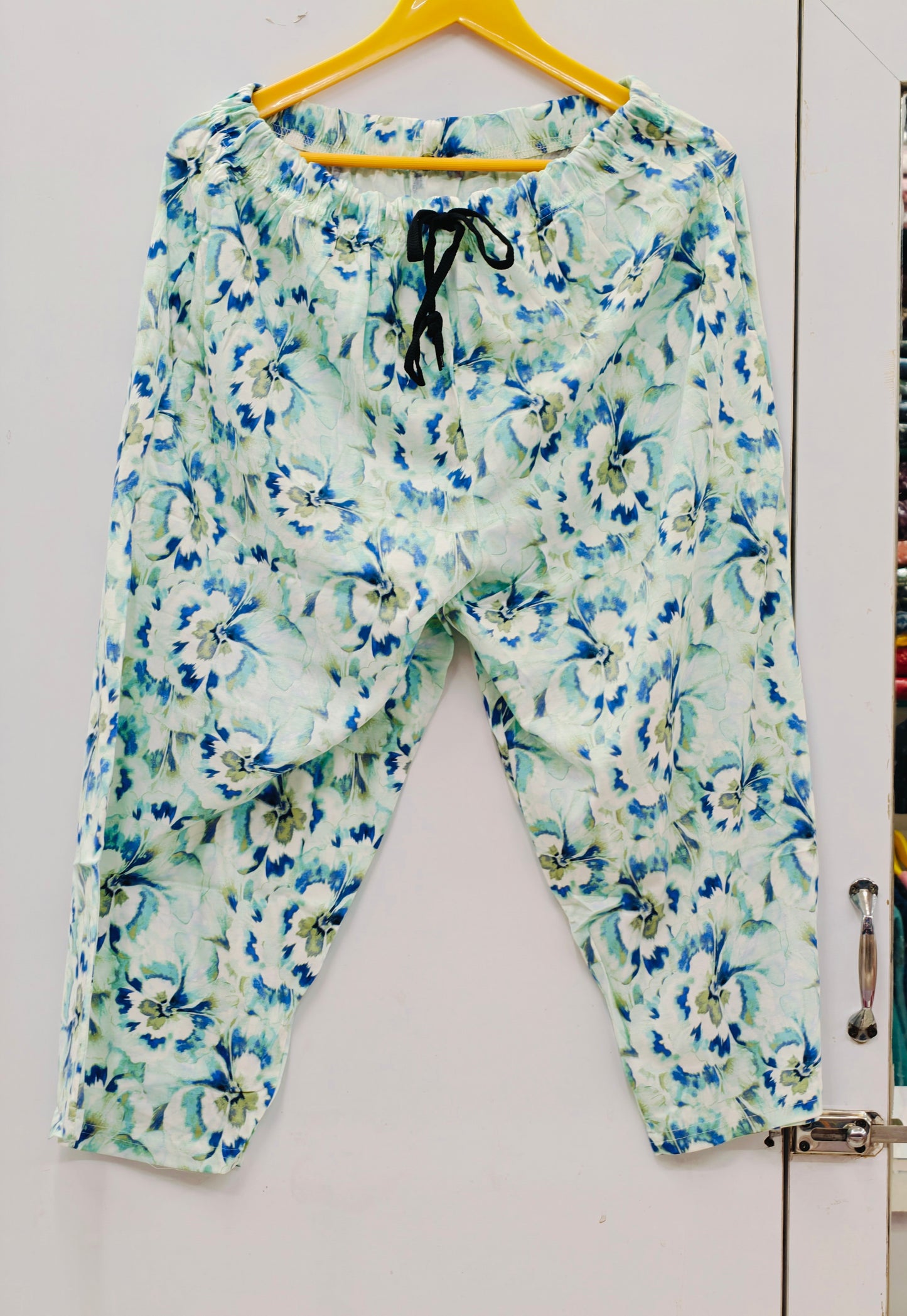 printed capri