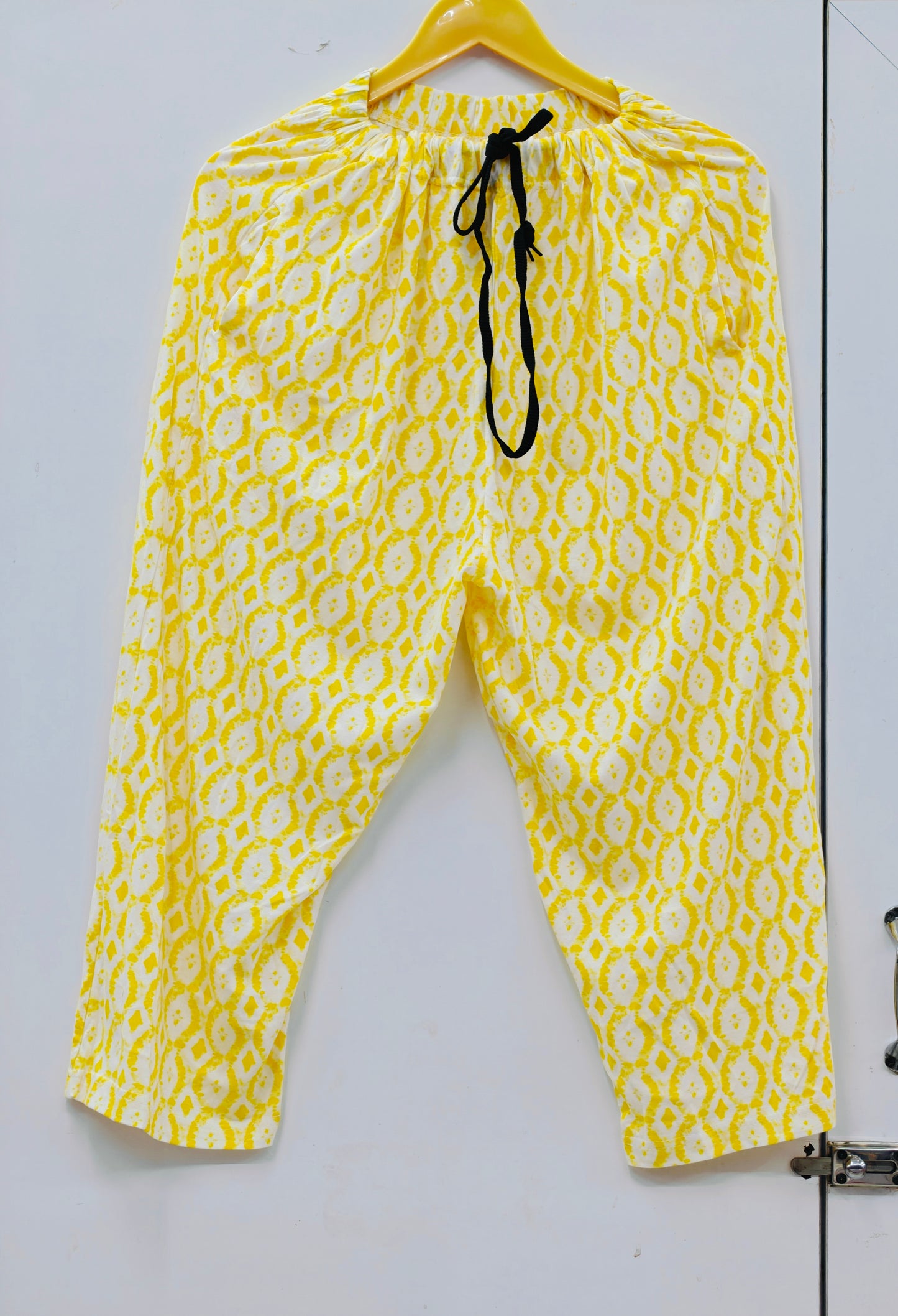 printed capri
