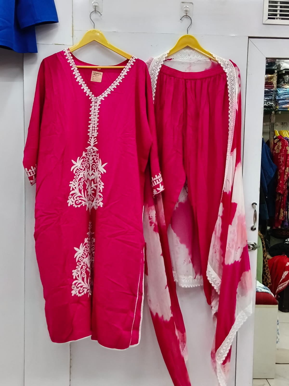 LAKHNAVI SUIT
